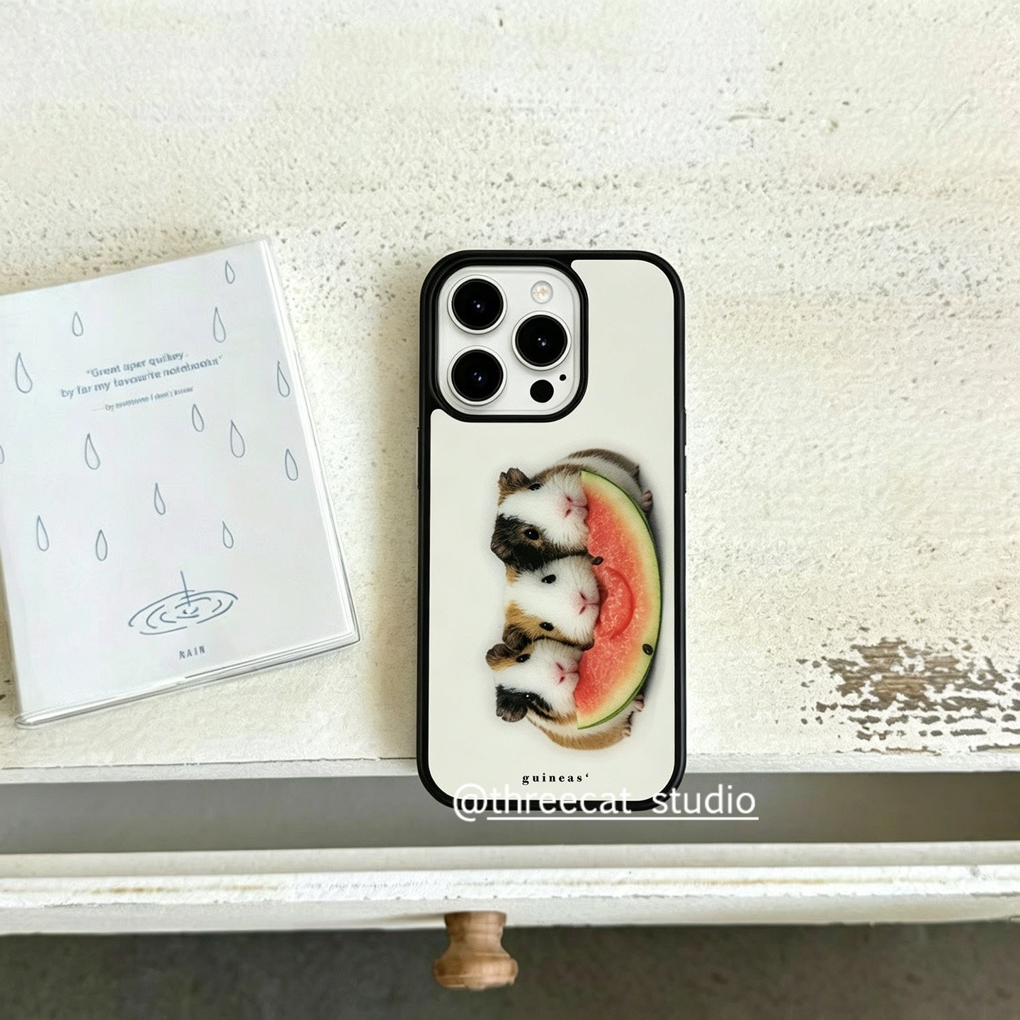 Phone Cases Unique - 韓国のインスタ映えするモルモットがスイカを食べるデザインのiPhoneケース、iPhone 17 Air、16 Pro Max、15、14 Plus、13、12、11対応、耐衝撃シリコン製バックカバー