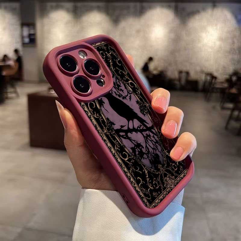 美的な黒いカラス柄ワインレッドのiPhone 16 E15  - Phone Cases Aesthetic のレビューと価格