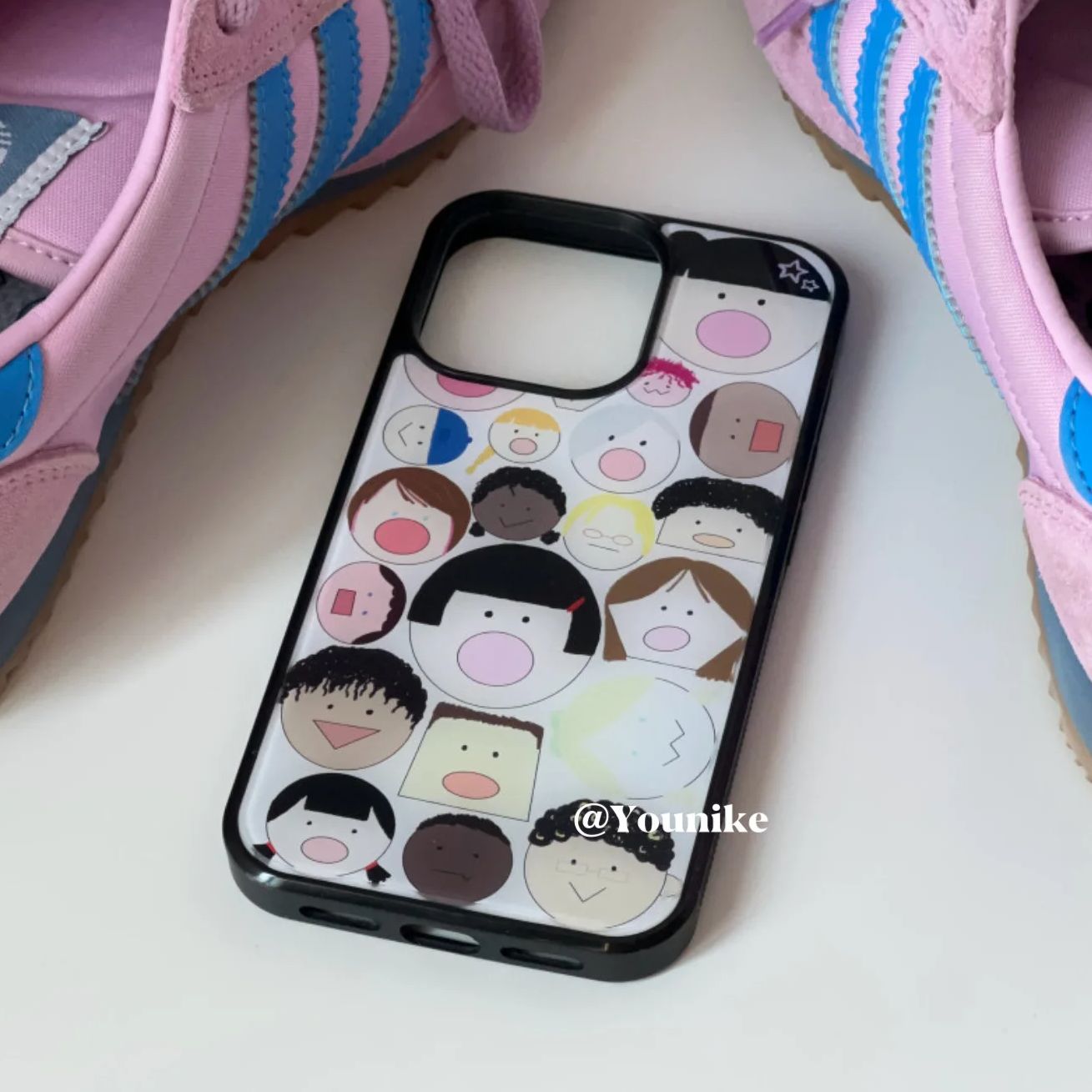 漫画風韓国風可愛い大きな頭の人形、個性的なカワイイスマホケー - Phone Cases Personalised のレビューと価格
